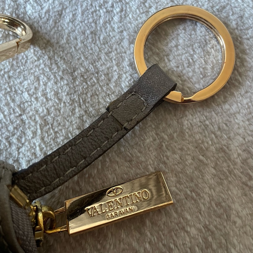 Valentino Garavani Flower Coin Purse/Bag Charm - Picture 11 of 16